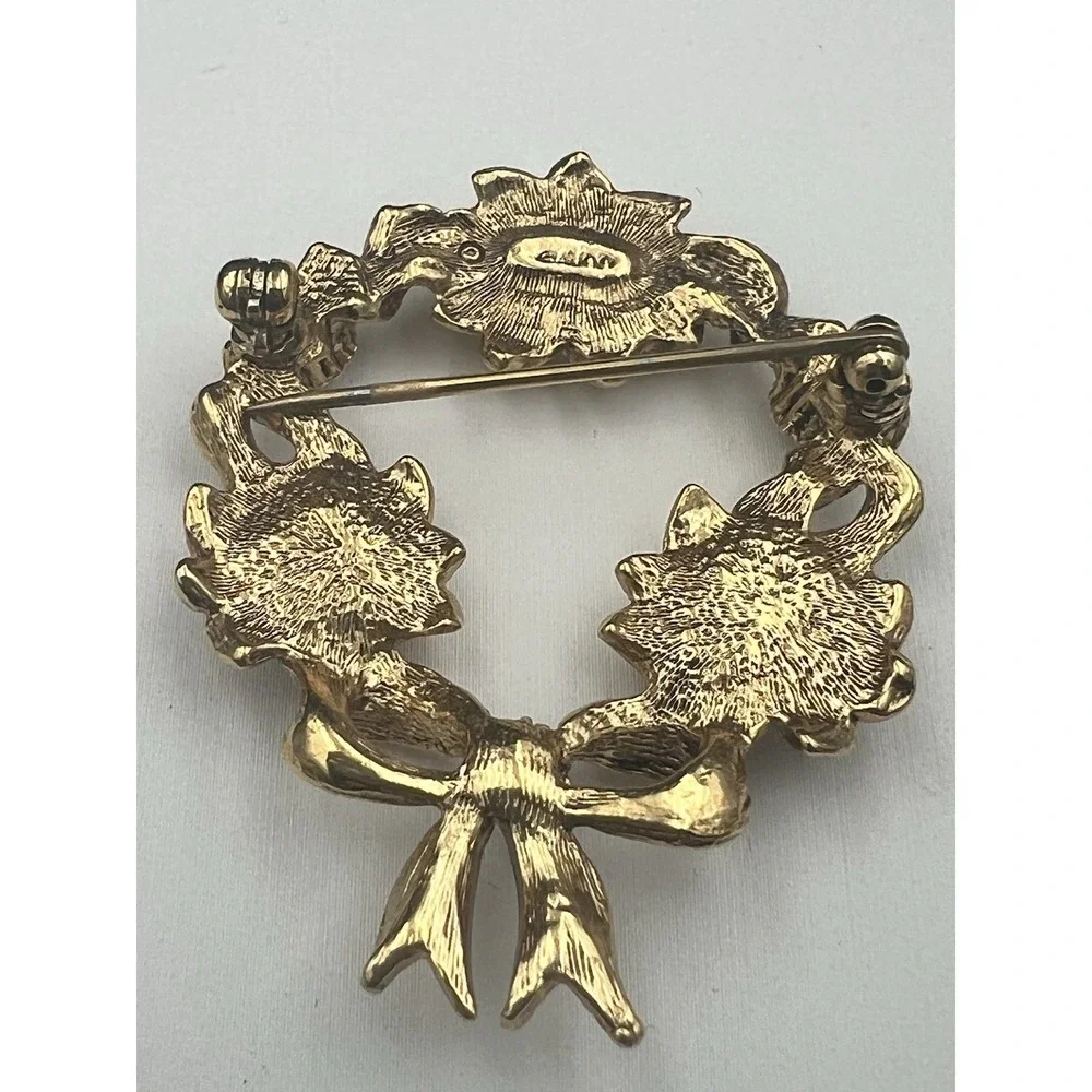 Vintage GAVIN Gold Wreath Brooch Faux Pearl Ruby Rhinestone Bow Size 1.75